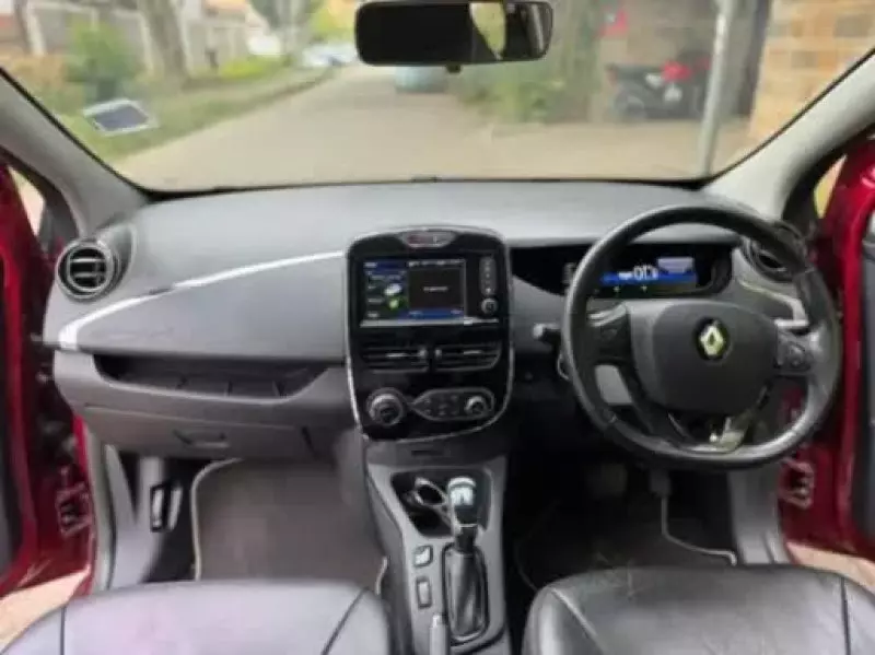 Renault ZOE   -