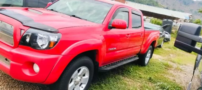 Toyota Tacoma   - 2005