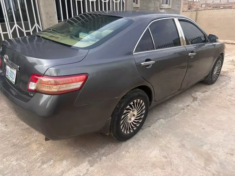 Toyota Camry   - 2011