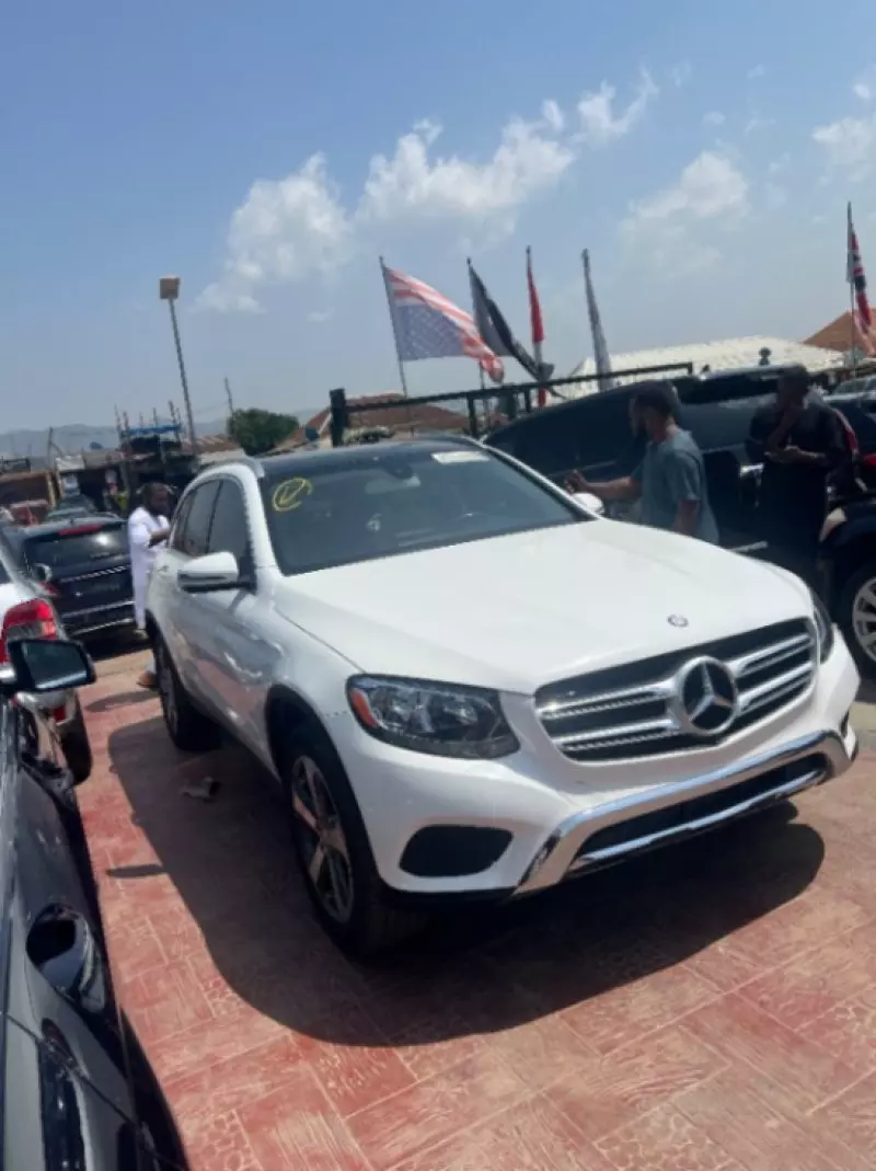 Mercedes-Benz GLC 300   - 2017