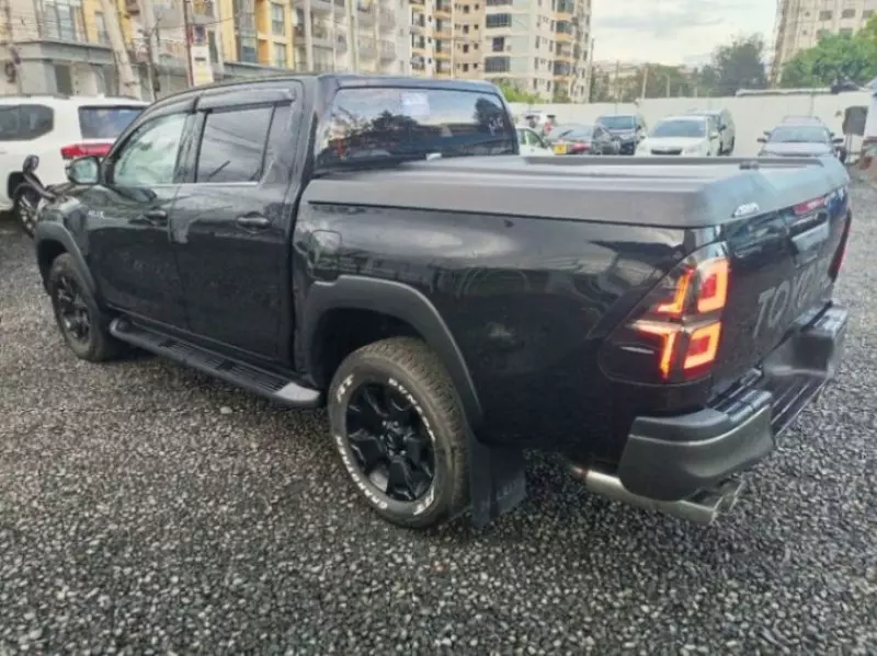 Toyota Hilux   - 2019