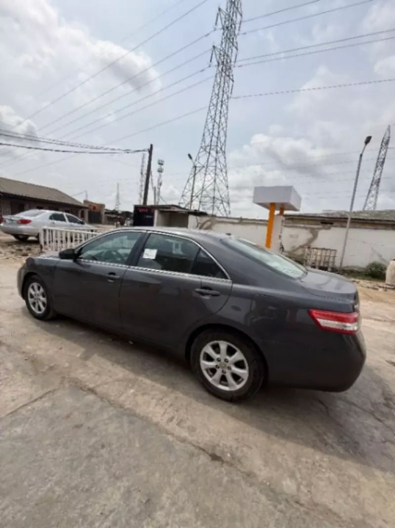 Toyota Camry   - 2011