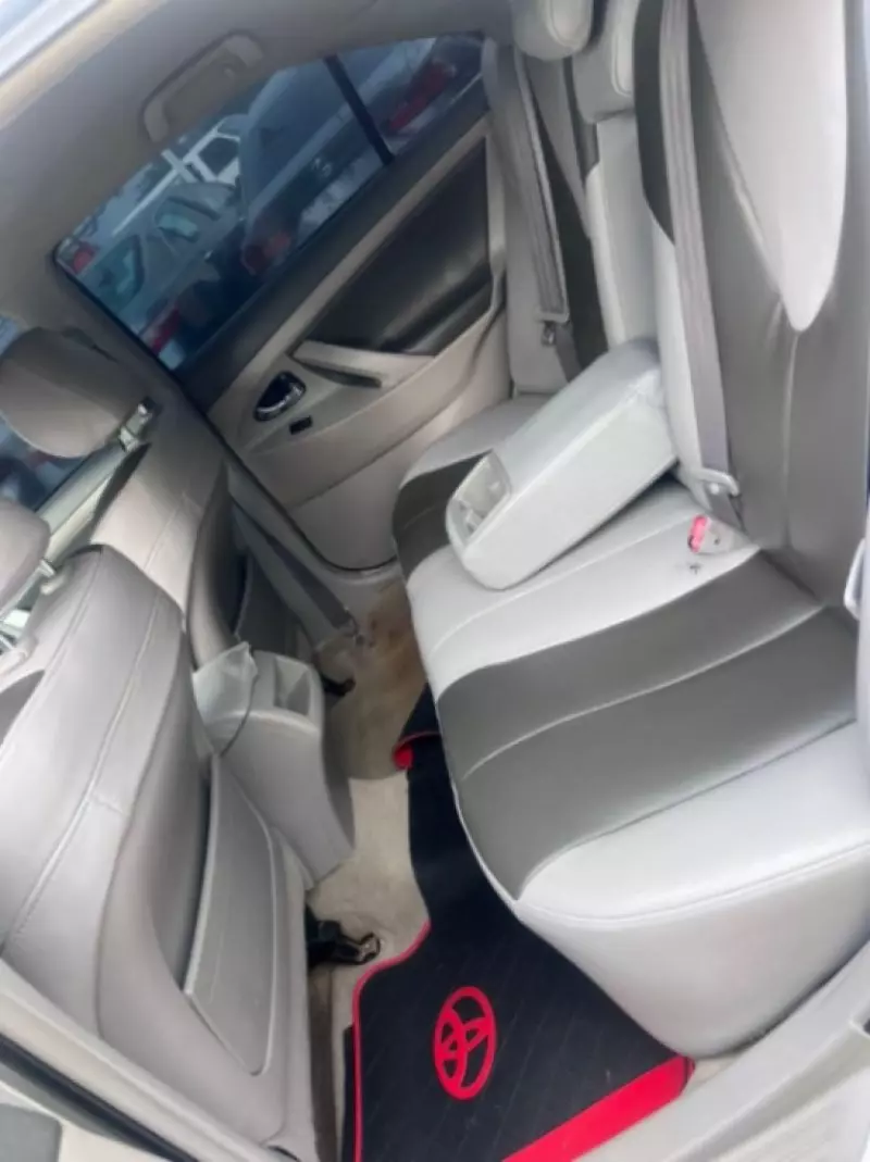 Toyota Camry   - 2011