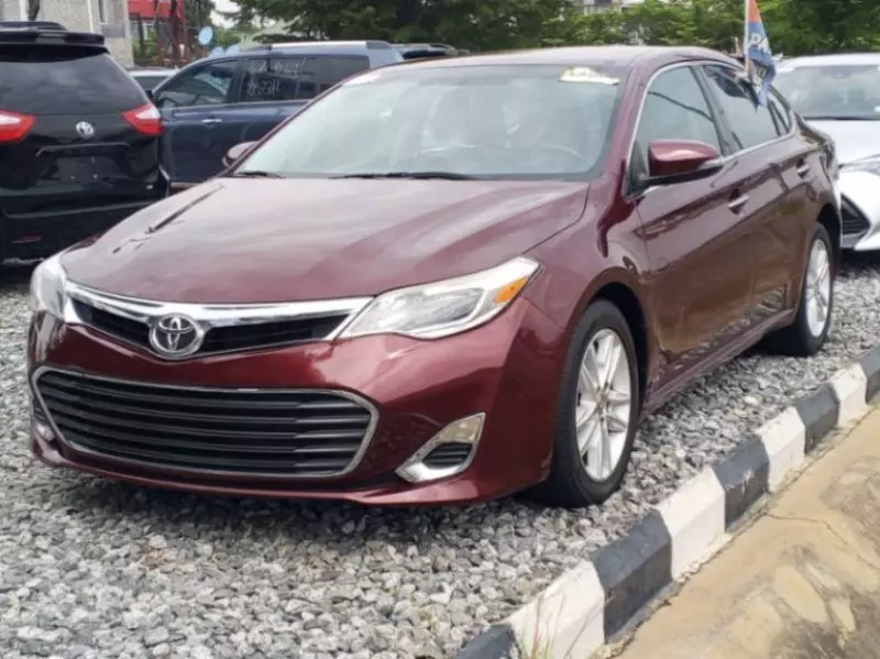 Toyota Avalon   - 2013