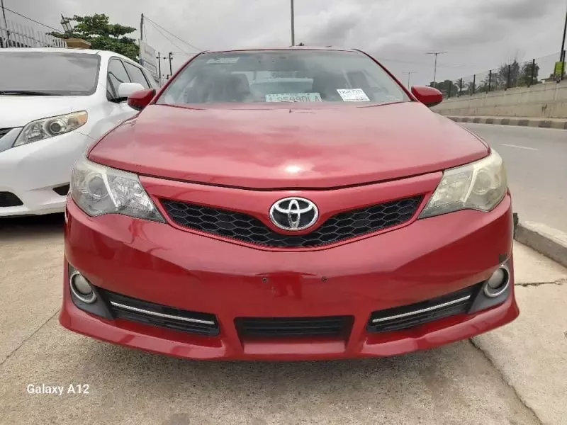 Toyota Camry   - 2014