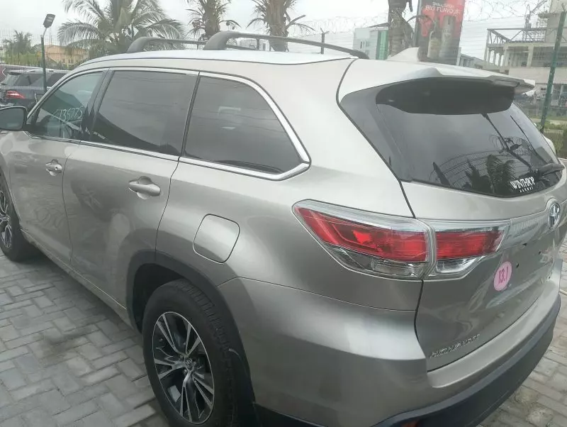 Toyota Highlander   - 2016