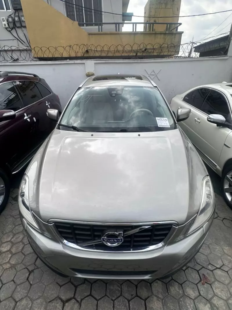 Volvo XC60   - 2012
