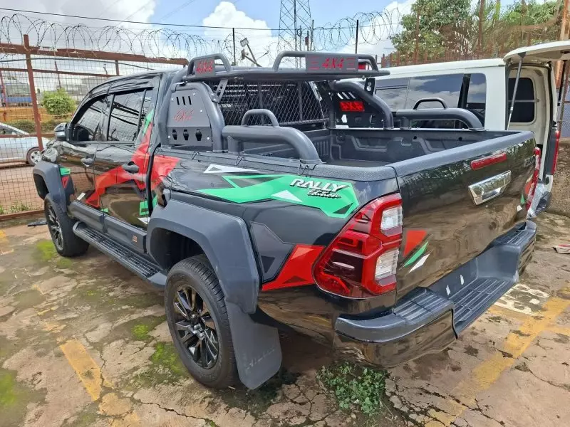 Toyota Hilux   - 2019