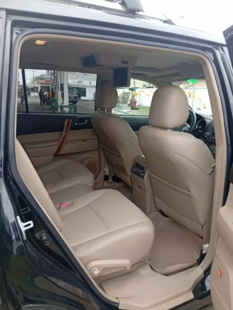 Toyota Highlander   - 2010