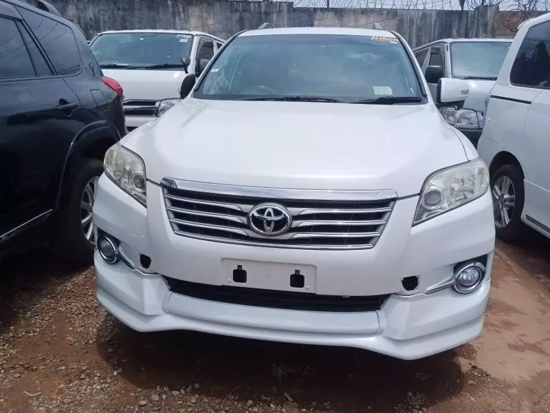 Toyota Vanguard    - 2011