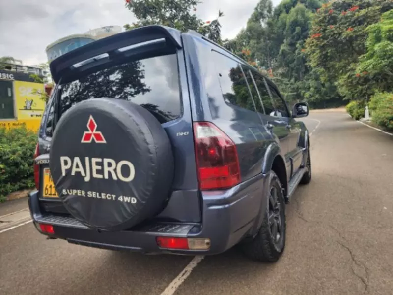Mitsubishi Pajero   - 2006