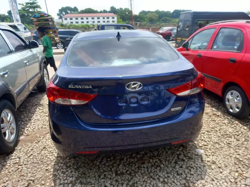 Hyundai Elantra   - 2013