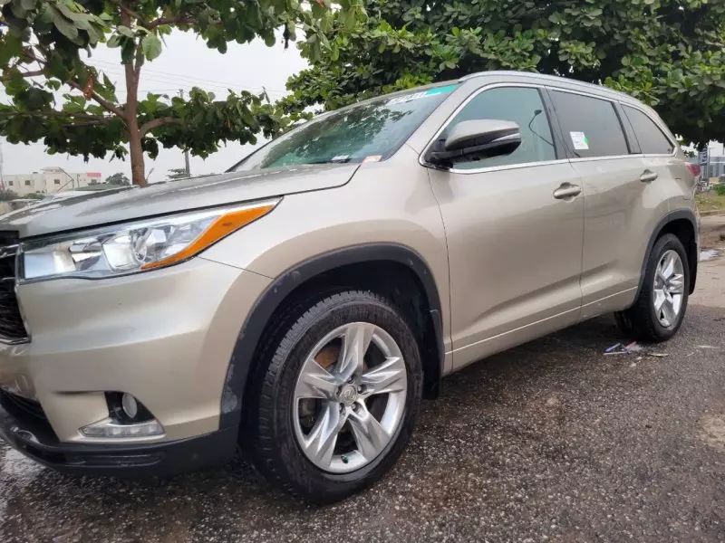 Toyota Highlander   - 2014