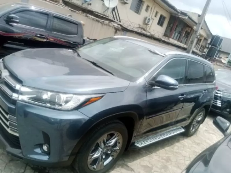 Toyota Highlander   - 2019
