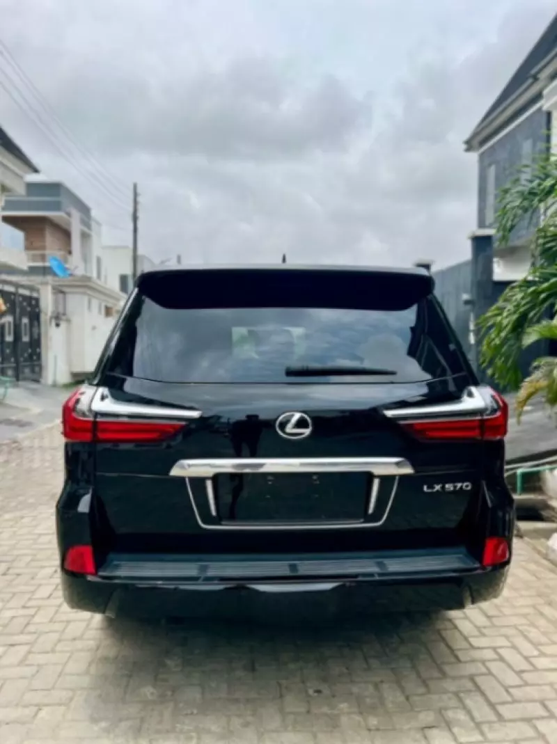 Lexus LX 570 - 2018