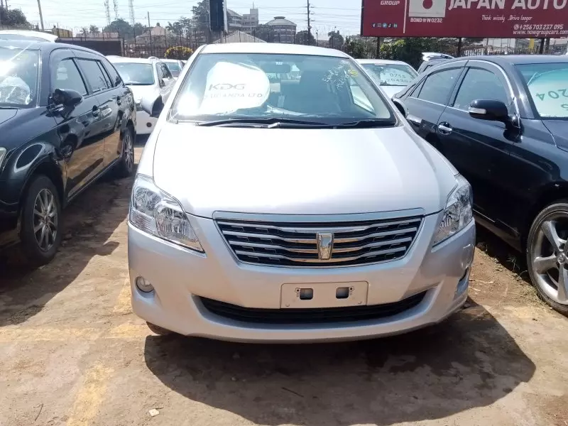 Toyota Premio    - 2012