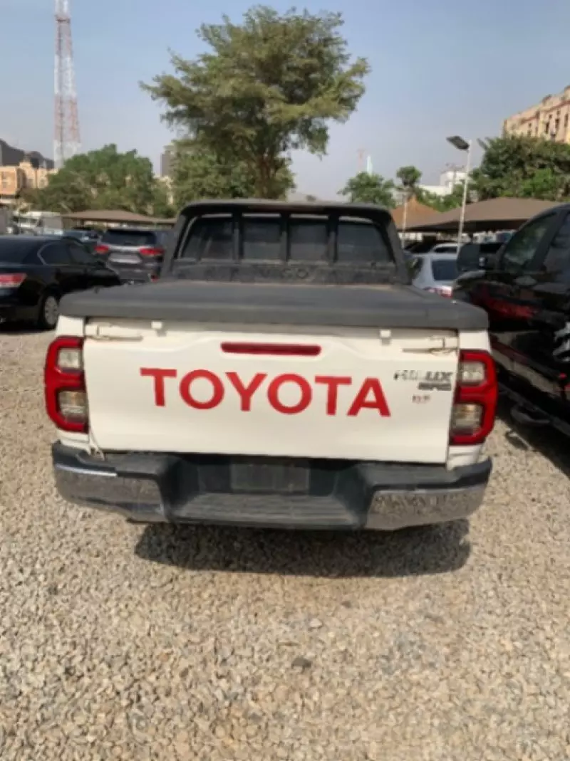 Toyota Hilux   - 2010