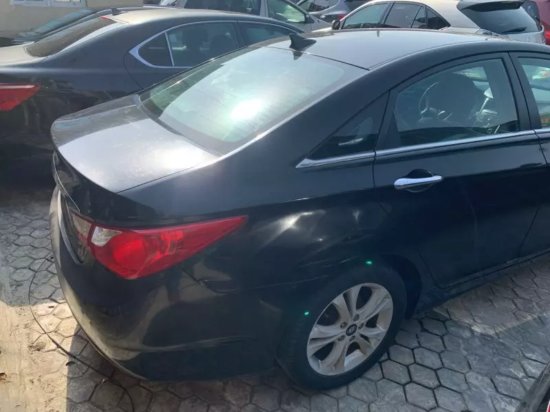 Hyundai Sonata   - 2011