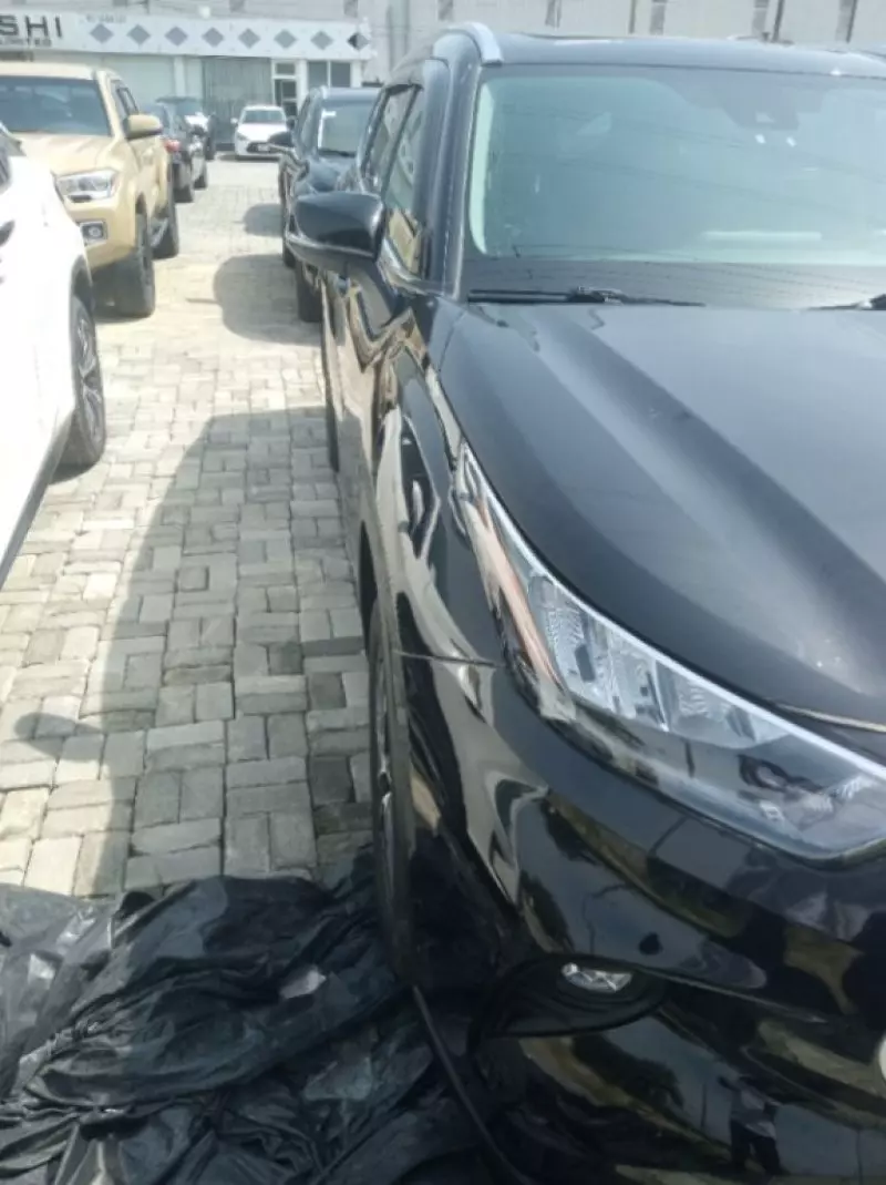 Toyota Highlander   - 2020