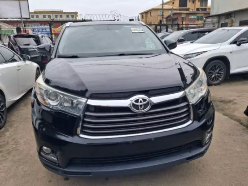 Toyota Highlander   - 2016