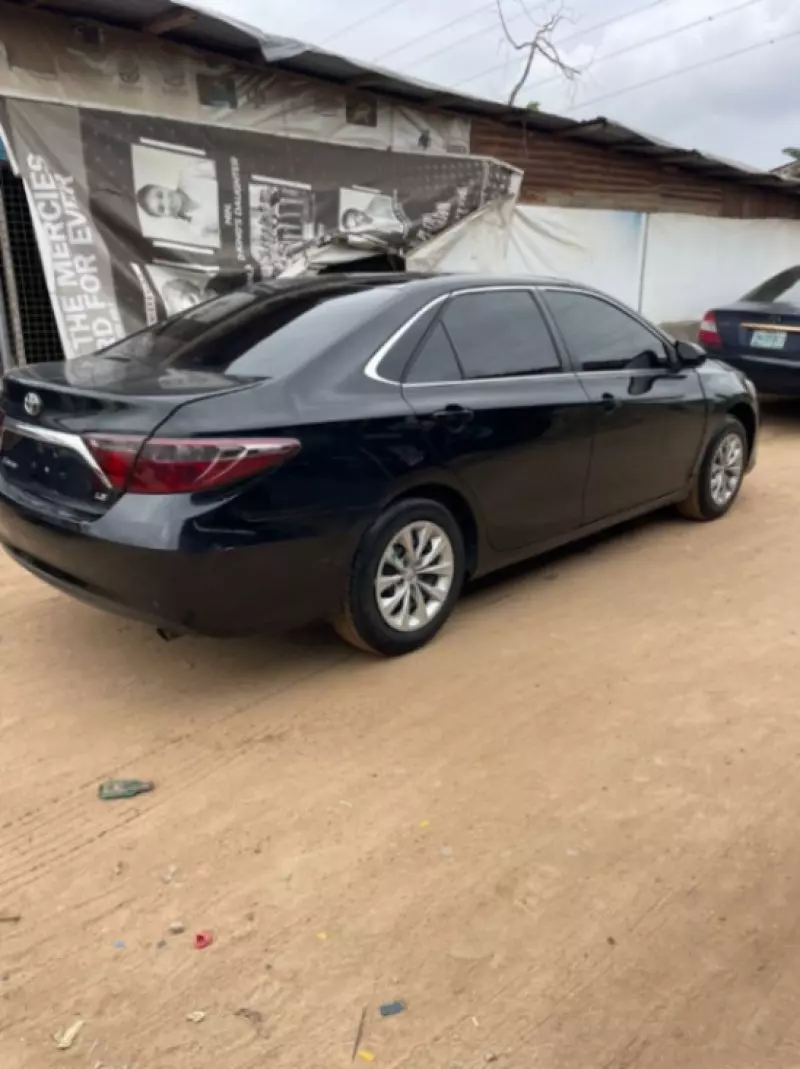 Toyota camry   - 2016