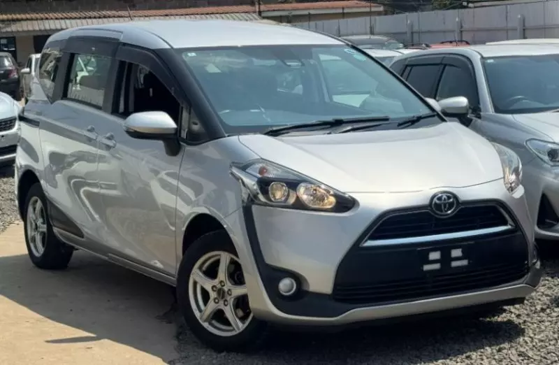Toyota Sienta   - 2018