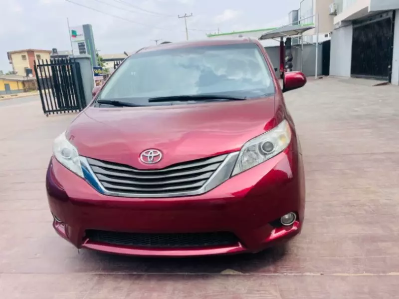 Toyota Sienna   - 2015