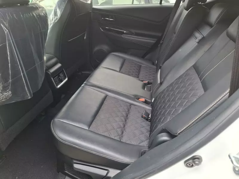 Toyota Harrier   - 2017