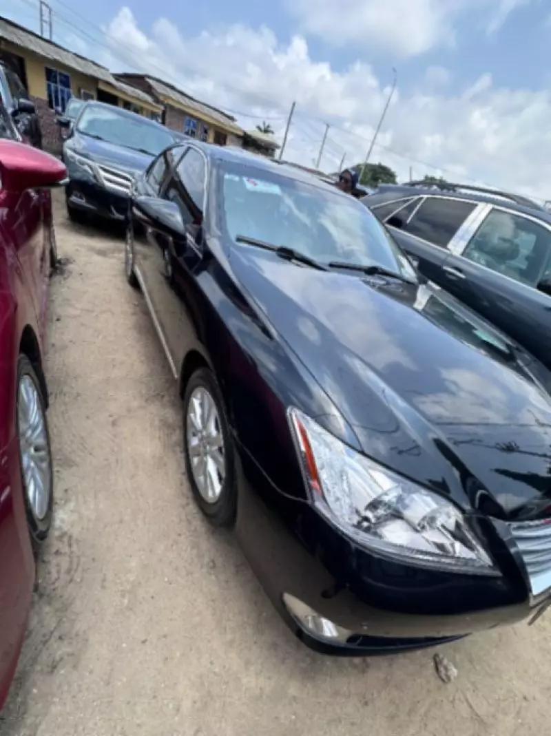 Lexus ES 350   - 2011