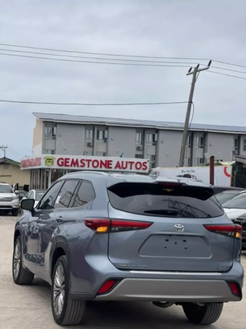 Toyota Highlander   - 2022
