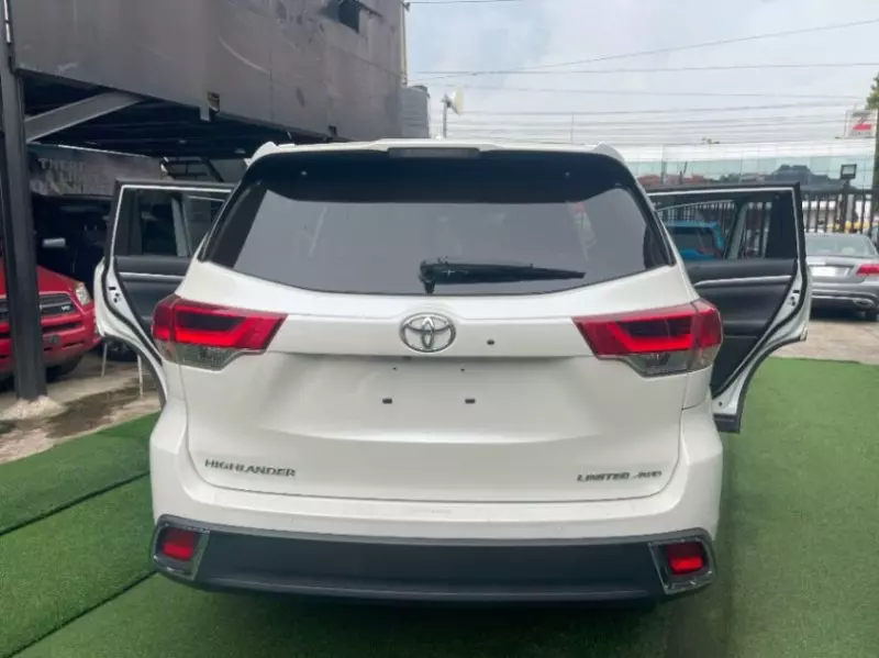 Toyota Highlander   - 2018