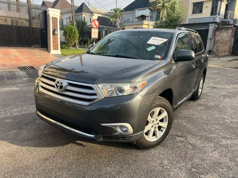 Toyota Highlander   - 2011