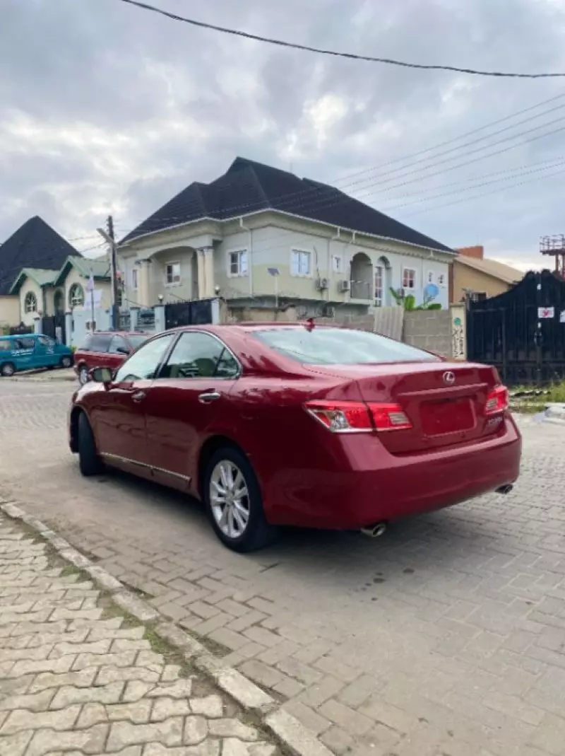 Lexus ES 350   - 2011