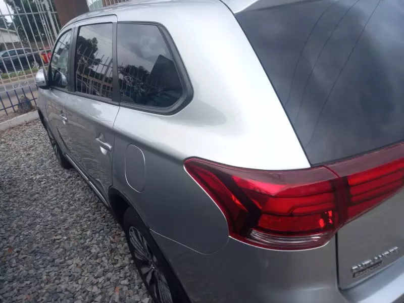 Mitsubishi OUTLANDER   - 2020