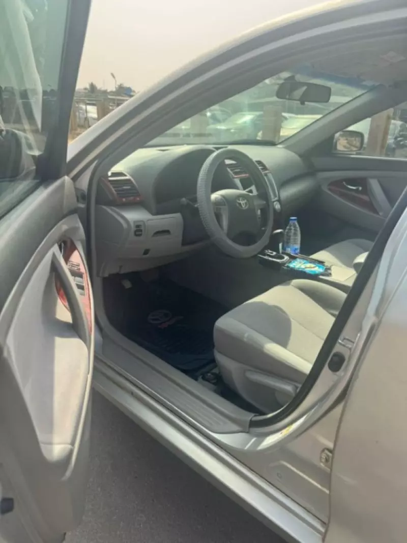 Toyota Camry   - 2011