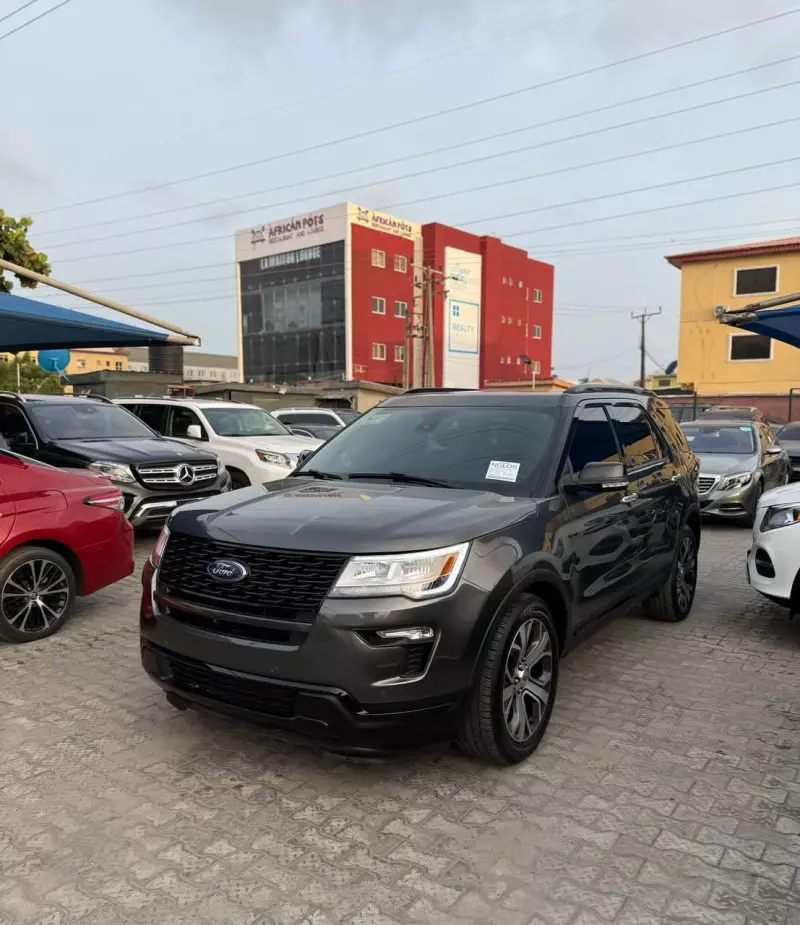 Ford Explorer   - 2018
