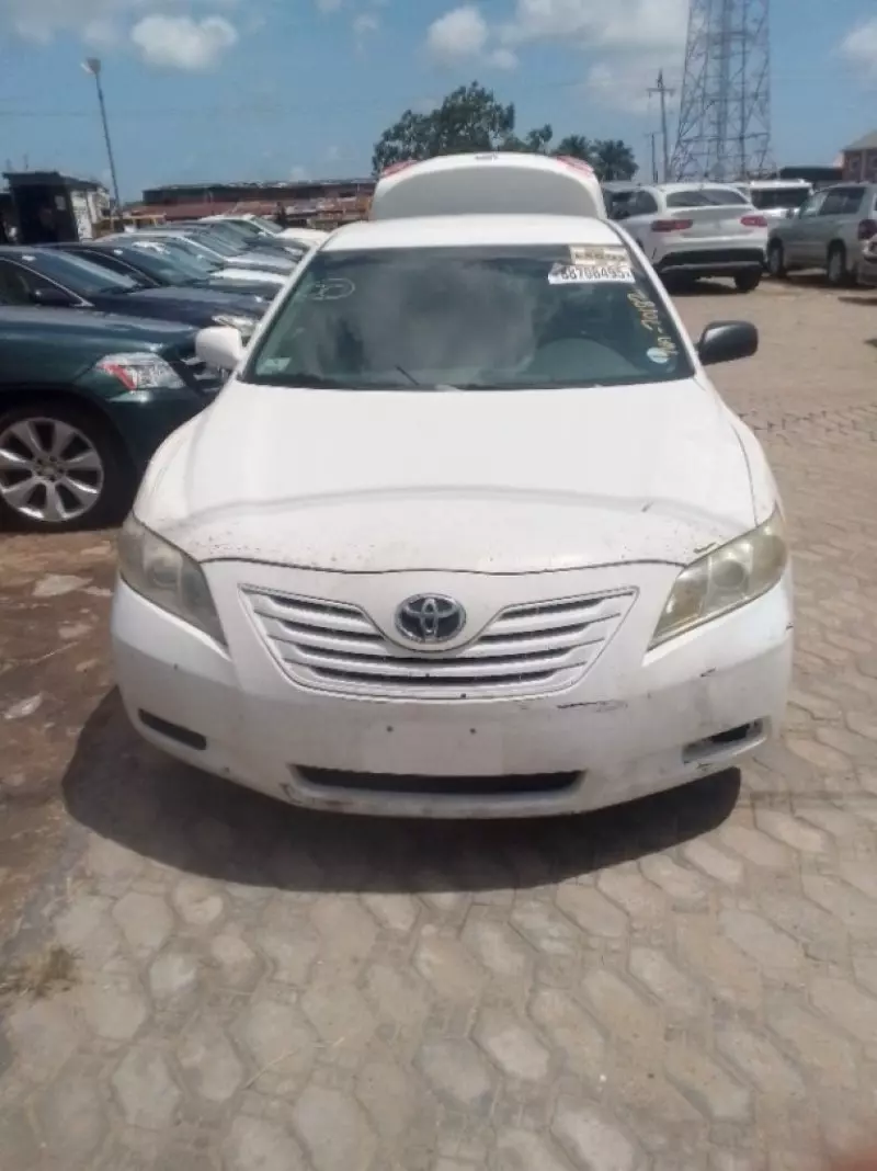 Toyota Camry   - 2009