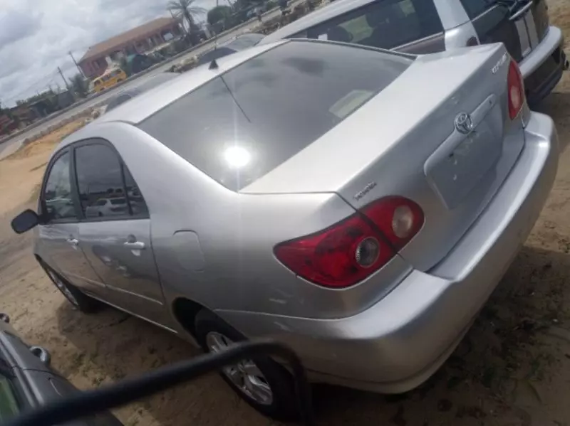 Toyota corolla   - 2005