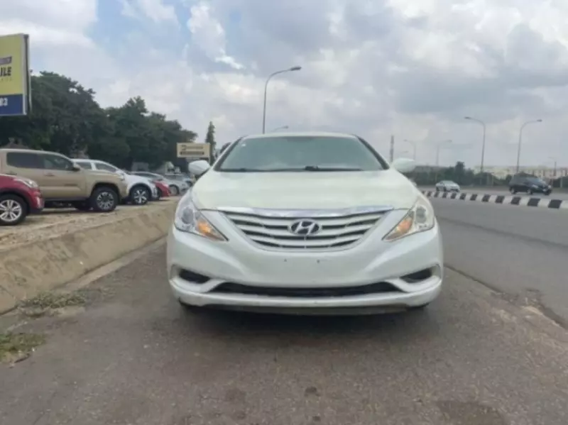 Hyundai Sonata   - 2013