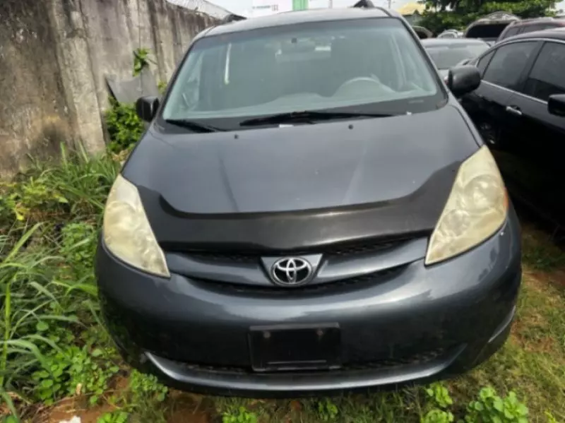 Toyota Sienna - 2009