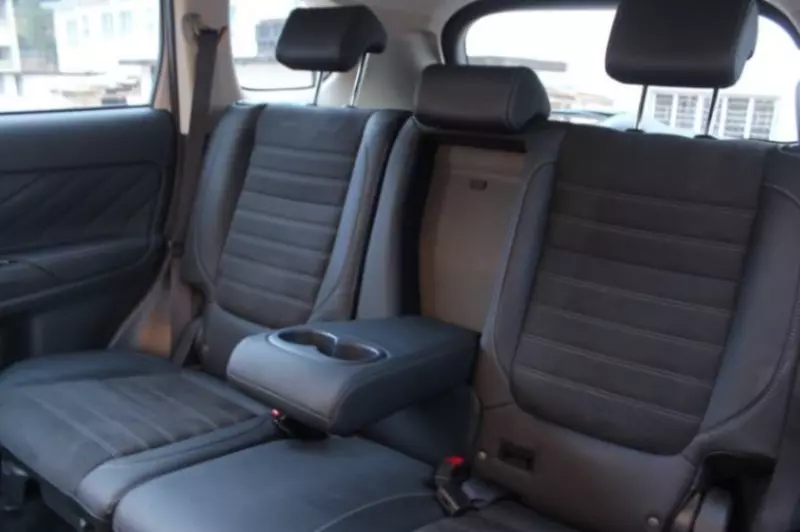 Mitsubishi Plug-in Hybrid Outlander   - 2017