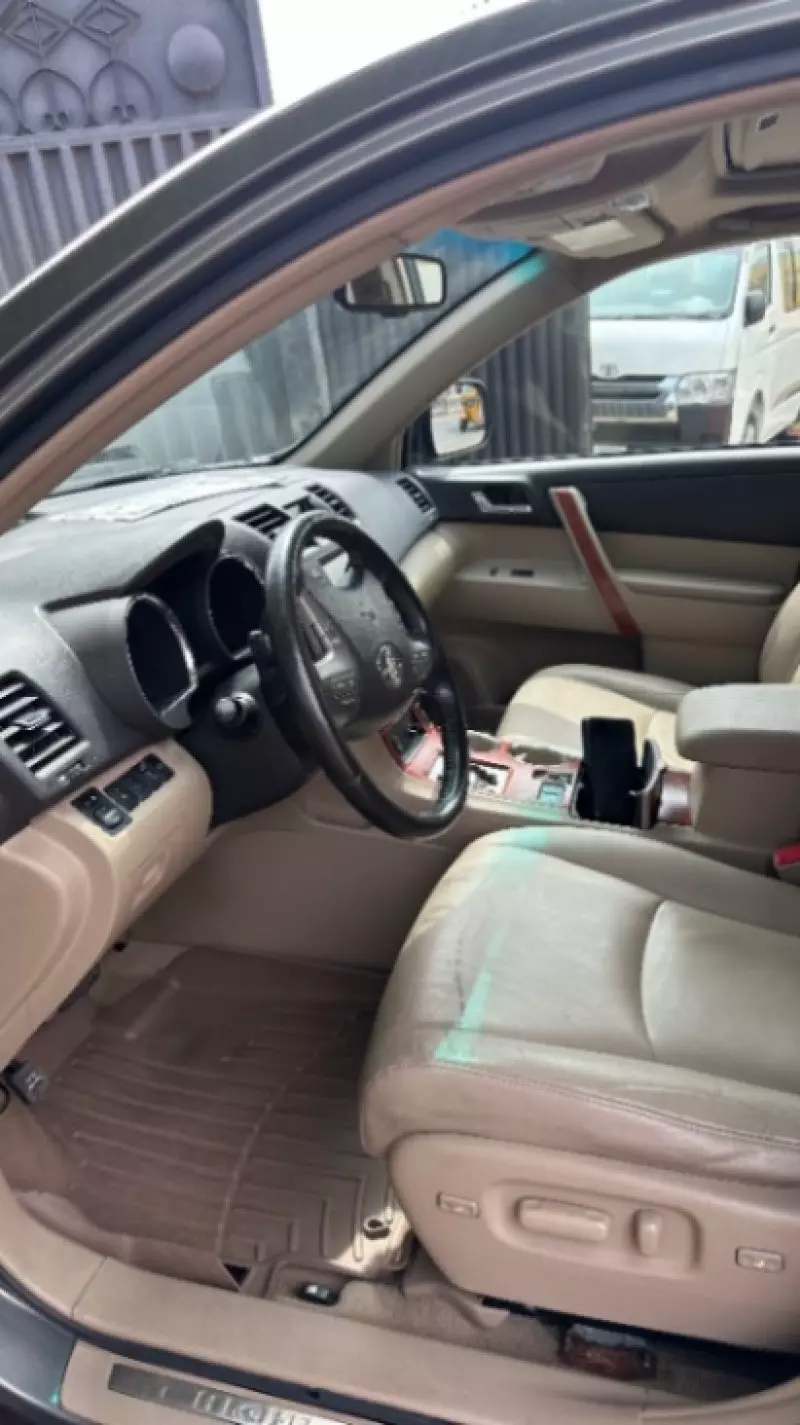 Toyota Highlander   - 2010