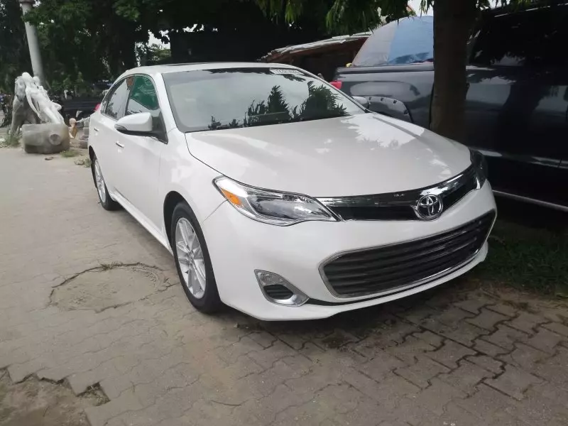 Toyota Avalon   - 2014