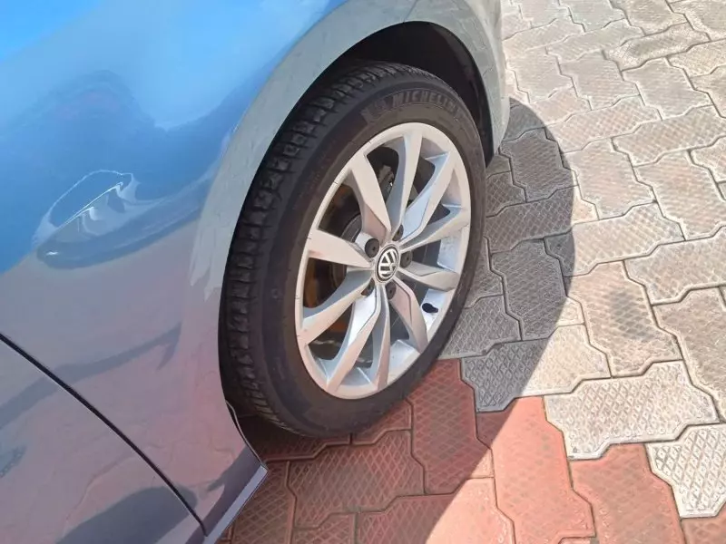 Volkswagen Golf   - 2016