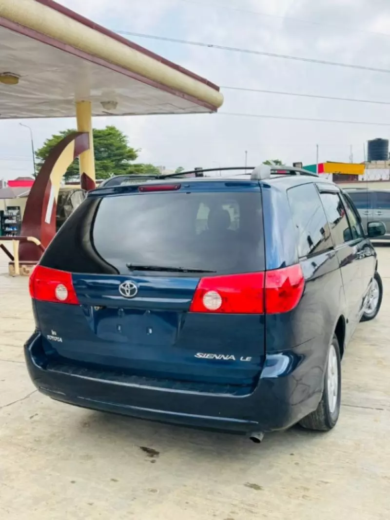 Toyota Sienna - 2007