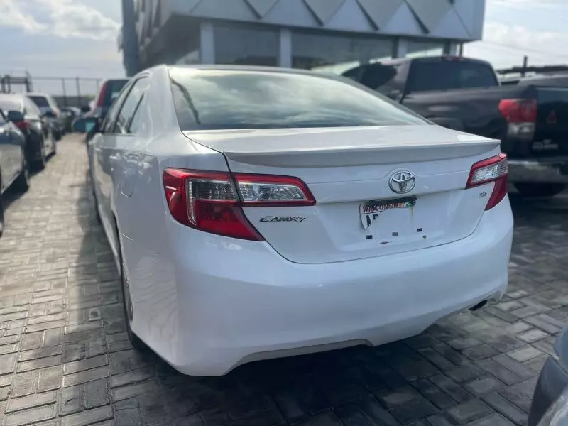 Toyota Camry   - 2014