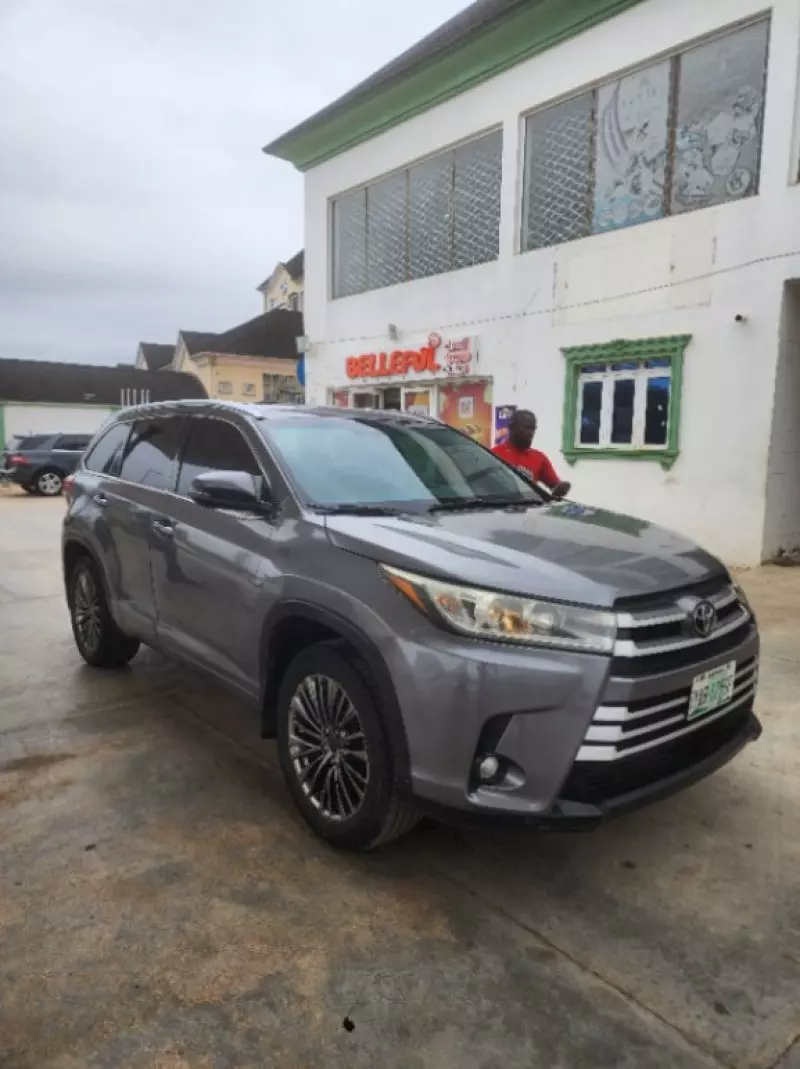 Toyota Highlander   - 2015