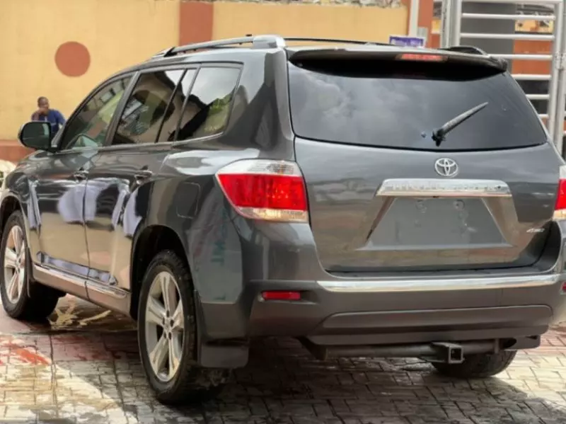 Toyota Highlander   - 2012