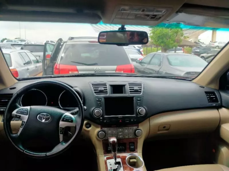 Toyota Highlander   - 2011