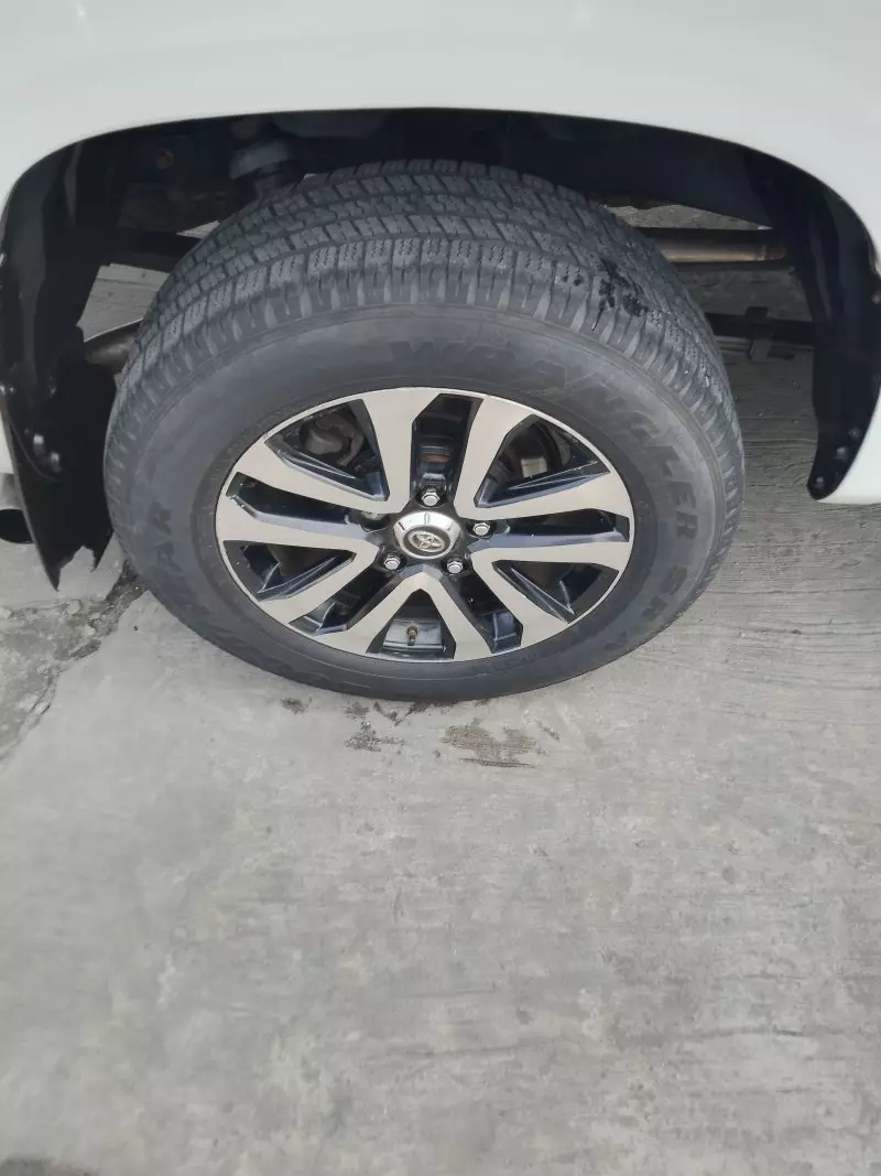 Toyota Tundra   - 2017